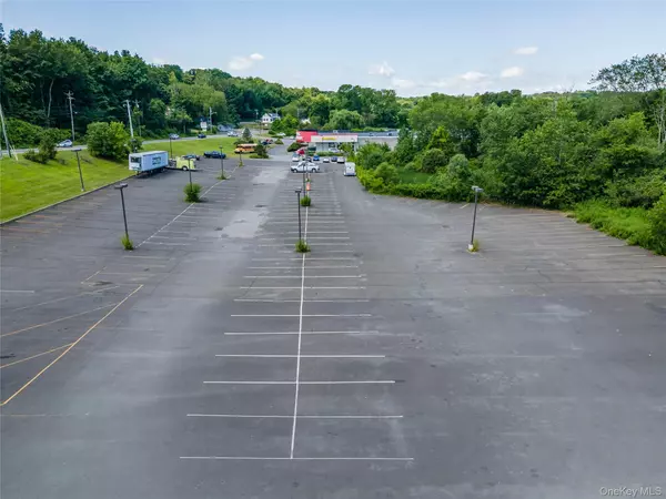 Monroe, NY 10950,320 State Route 17M #Parking Lot
