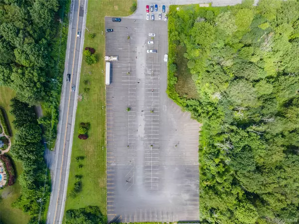 Monroe, NY 10950,320 State Route 17M #Parking Lot