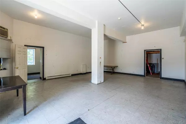 Monroe, NY 10950,8 State Route 17M