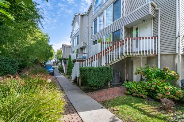 Bronx, NY 10464,18 Windward LN #17
