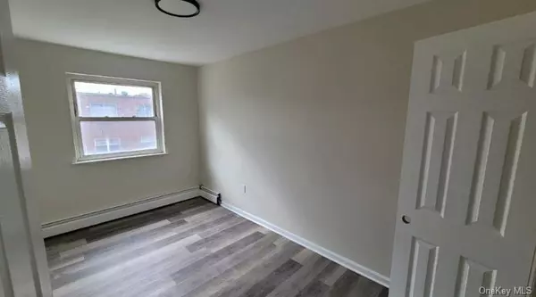 762 E 211st ST #2, Bronx, NY 10467