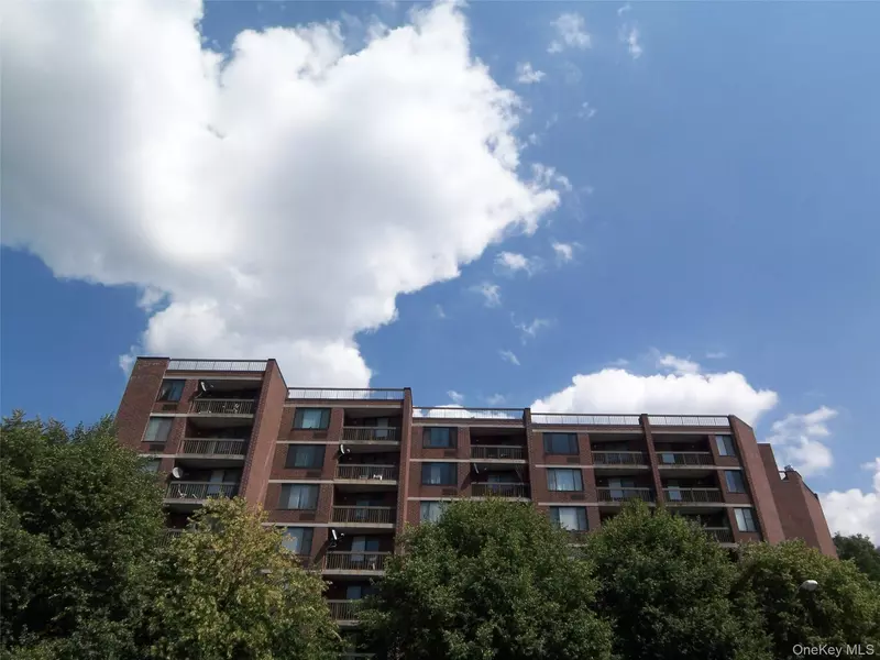 777 N Macquesten Pkwy #604, Mount Vernon, NY 10552