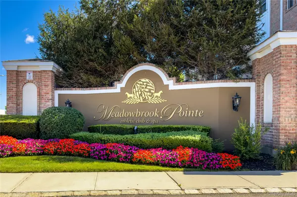 290 Roosevelt WAY, Westbury, NY 11590