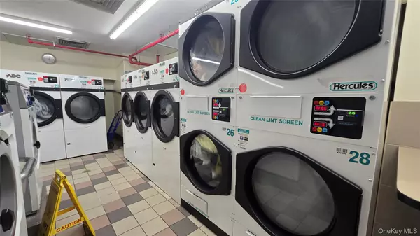 Jamaica Estates, NY 11432,175-20 Wexford TER #3S