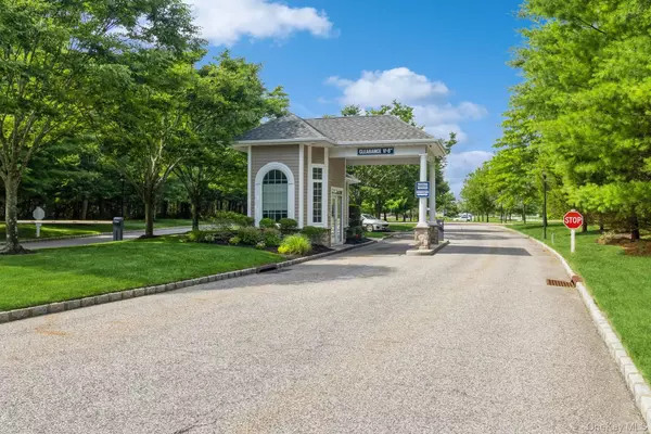 Westhampton, NY 11977,112 Ashley DR