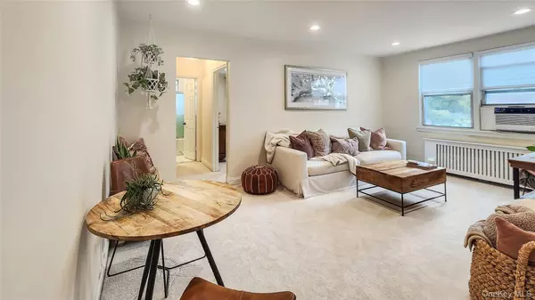 White Plains, NY 10605,5 Bryant Crescent #2F