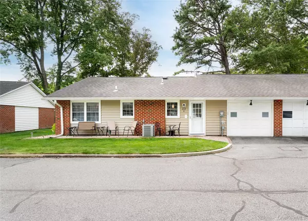 Ridge, NY 11961,222 Blackpool CT #B