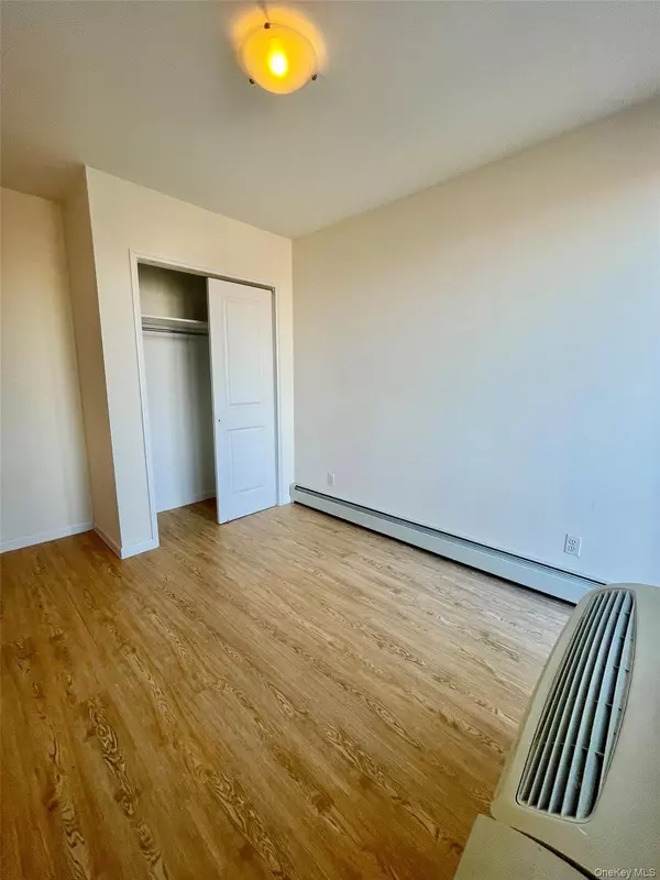 Flushing, NY 11354,38-34 Parsons Blvd #8B