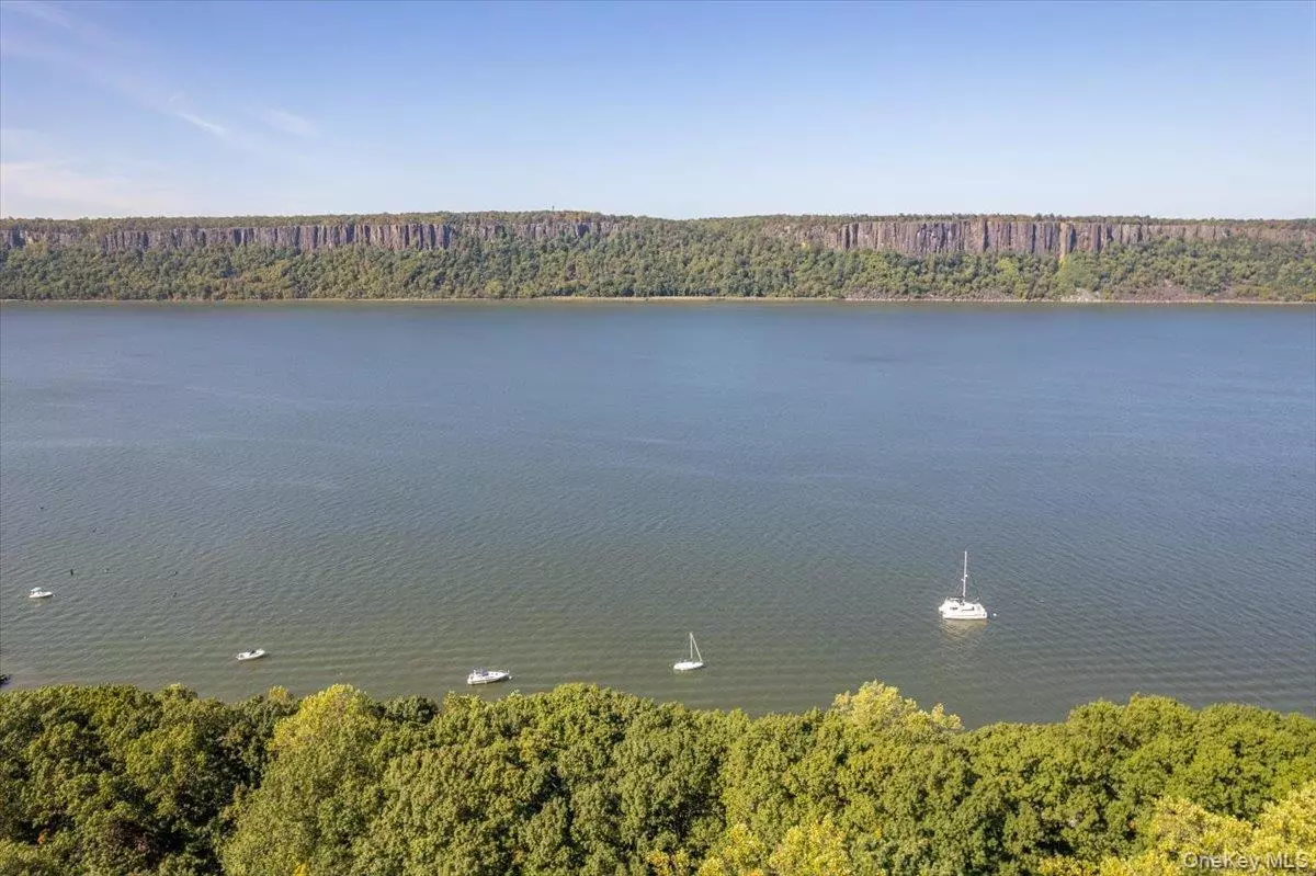 Hastings-on-hudson, NY 10706,1 Riverpointe RD