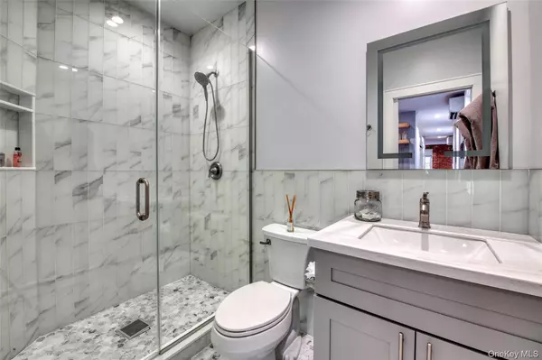 Southold, NY 11971,53995 Route 25 #Apt 1