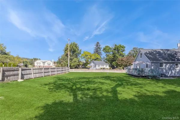 Carmel, NY 10512,6 Dellacona RD