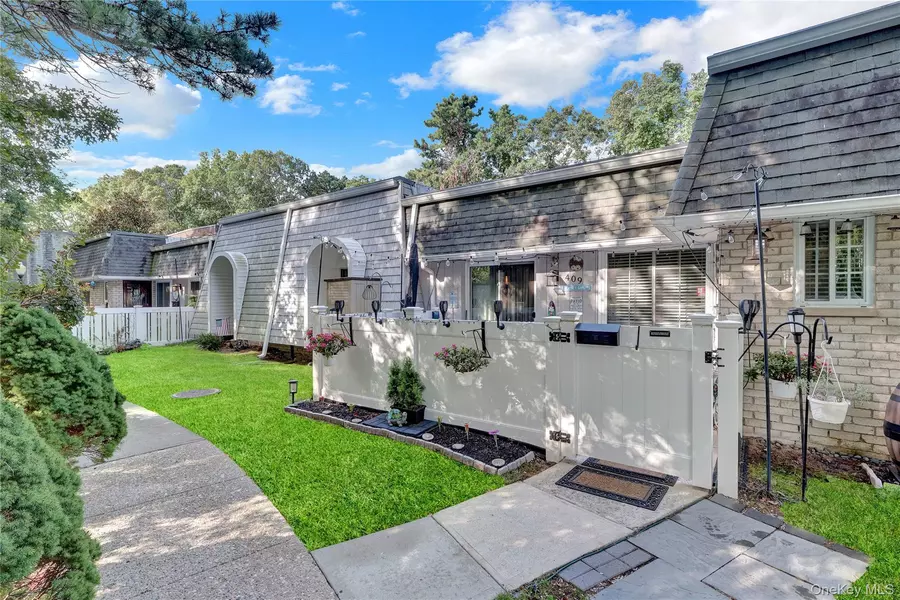 409 Birchwood RD, Medford, NY 11763