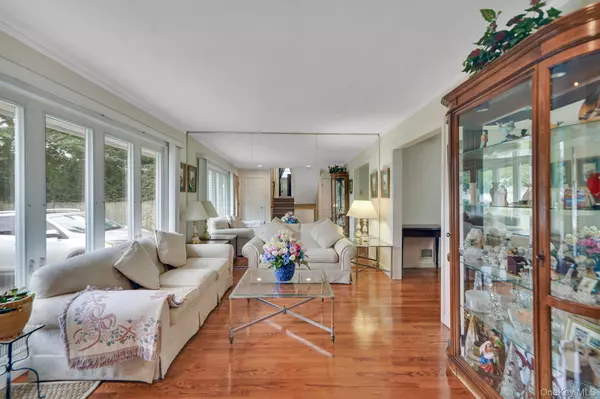 Commack, NY 11725,41 Wiltshire DR