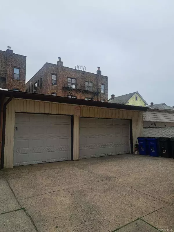 Flushing, NY 11358,42-15 164th ST