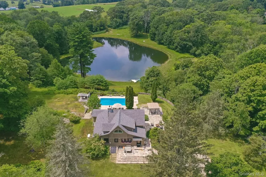 31 Blueberry LN, Stormville, NY 12582