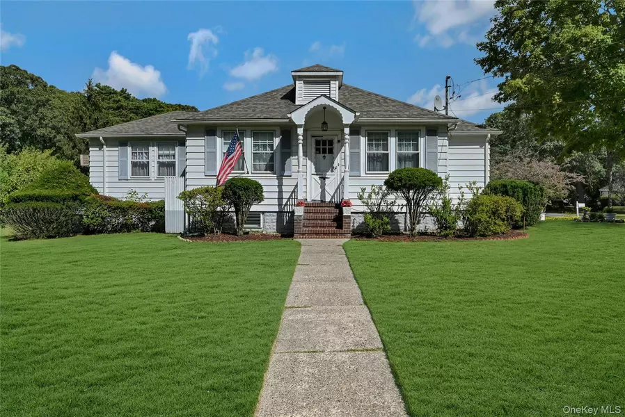 47 Wellington RD, Middle Island, NY 11953