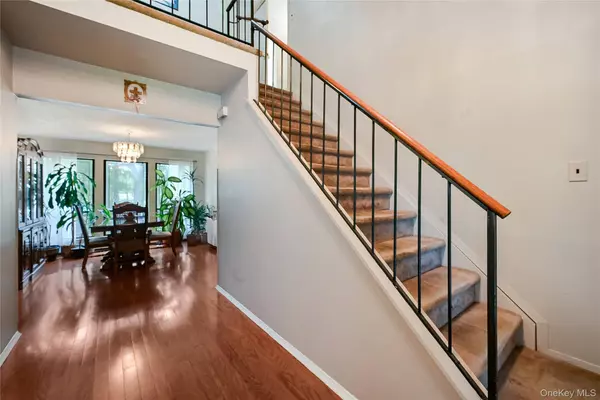 Ridge, NY 11961,15 Hastings DR
