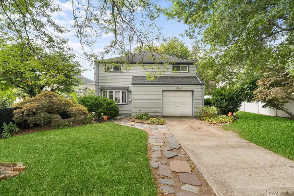 Westbury, NY 11590,604 Dartmouth ST