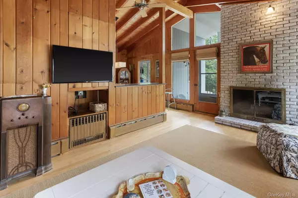 Southampton, NY 11968,16 S Beach RD