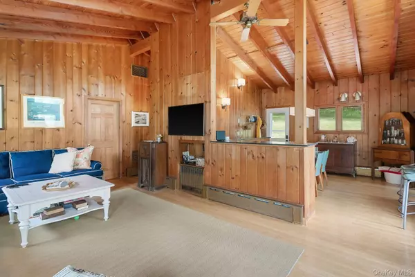 Southampton, NY 11968,16 S Beach RD