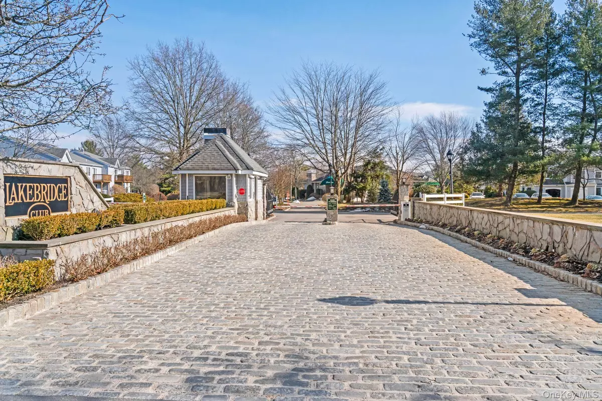 Kings Park, NY 11754,2 Lakebridge DR #2