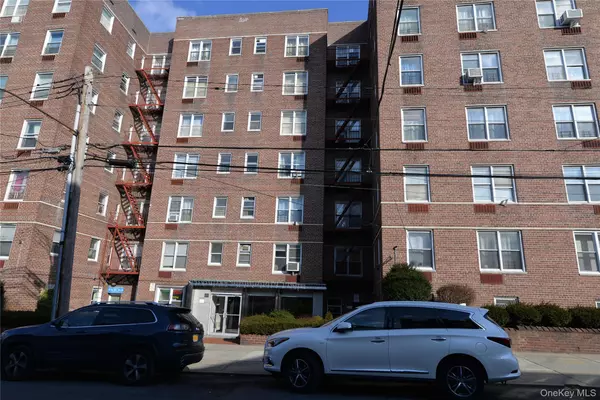 63-45 Saunders ST #3G, Rego Park, NY 11374