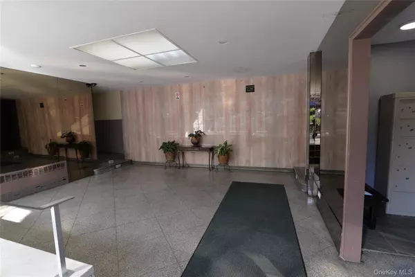 Rego Park, NY 11374,63-45 Saunders ST #3G