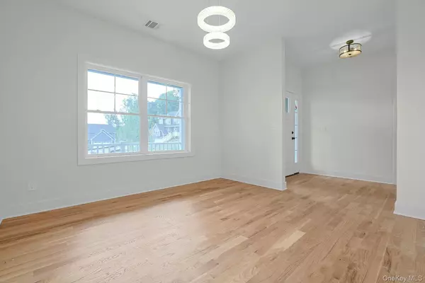 New Windsor, NY 12553,86 Frank ST