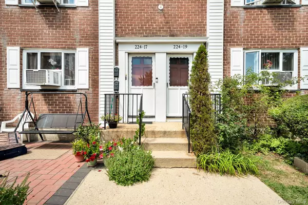 Queens Village, NY 11427,224-17 Hillside Avenue #Upper