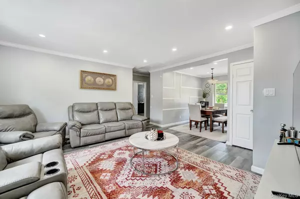 Queens Village, NY 11427,224-17 Hillside Avenue #Upper