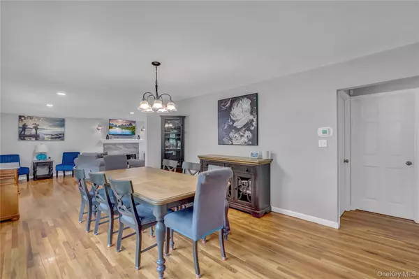 Bohemia, NY 11716,627 Sycamore AVE