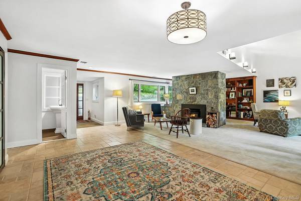 Briarcliff Manor, NY 10510,417 Long Hill RD
