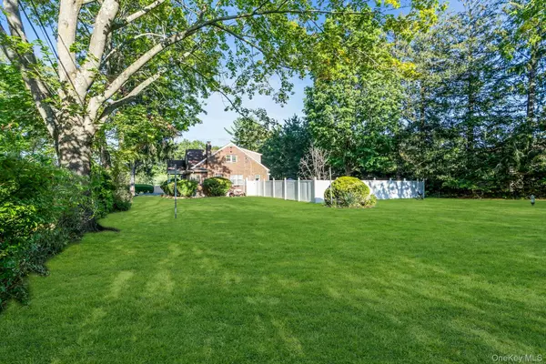 Dix Hills, NY 11746,24 Ormond ST