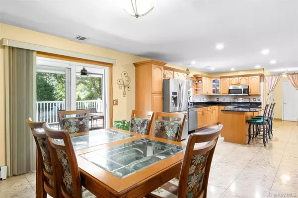 Shirley, NY 11967,106 Chanel DR