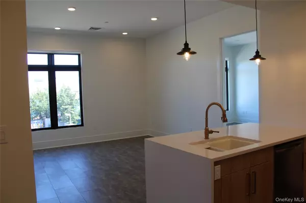 Riverhead, NY 11901,331 E Main ST #306