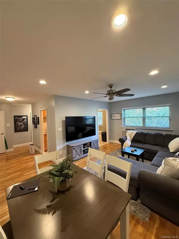 Farmingdale, NY 11735,25 Elizabeth ST #2H