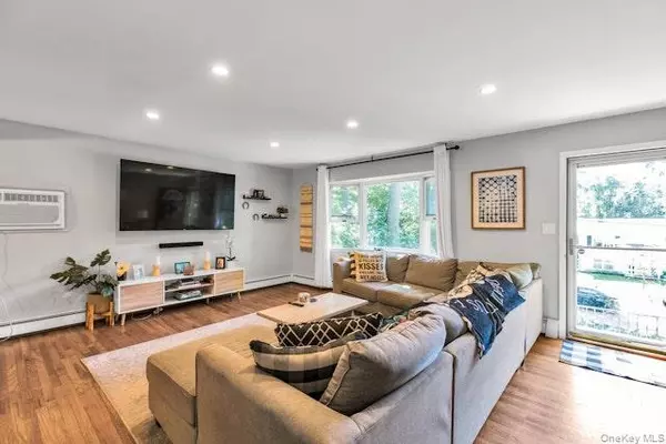 Wading River, NY 11792,170 Maple RD