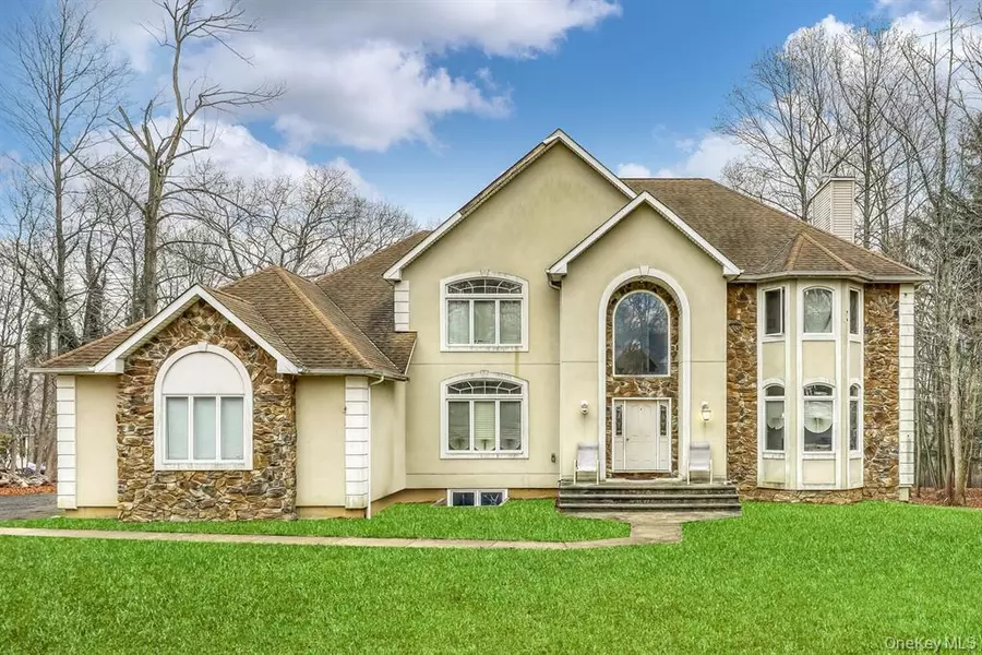 2 Rosebud LN, Airmont, NY 10952
