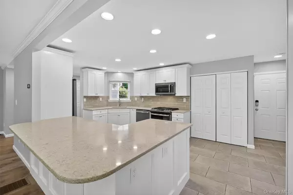 Poughkeepsie, NY 12603,60 Muirfield CT