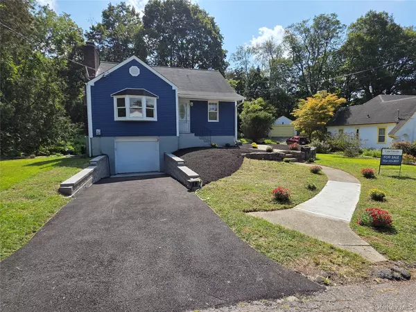 Peekskill, NY 10566,809 Oakwood DR