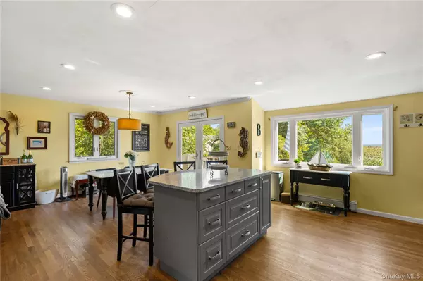 Oakdale, NY 11769,116 Cross RD