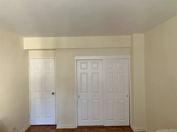 New York (manhattan), NY 10017,240 E 46th ST #9G