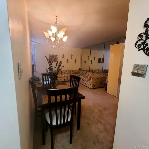 Woodhaven, NY 11421,83-25 98th #2T