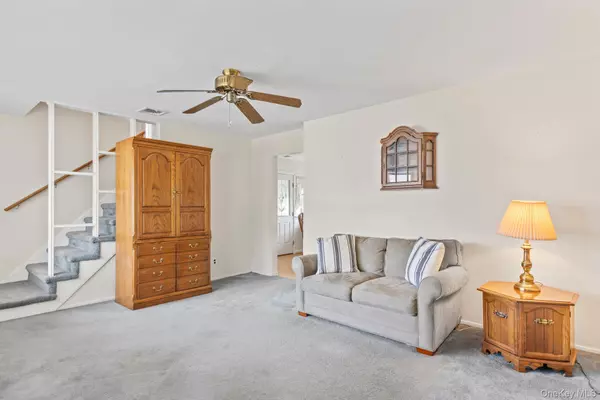 Massapequa, NY 11758,530 N Oak ST