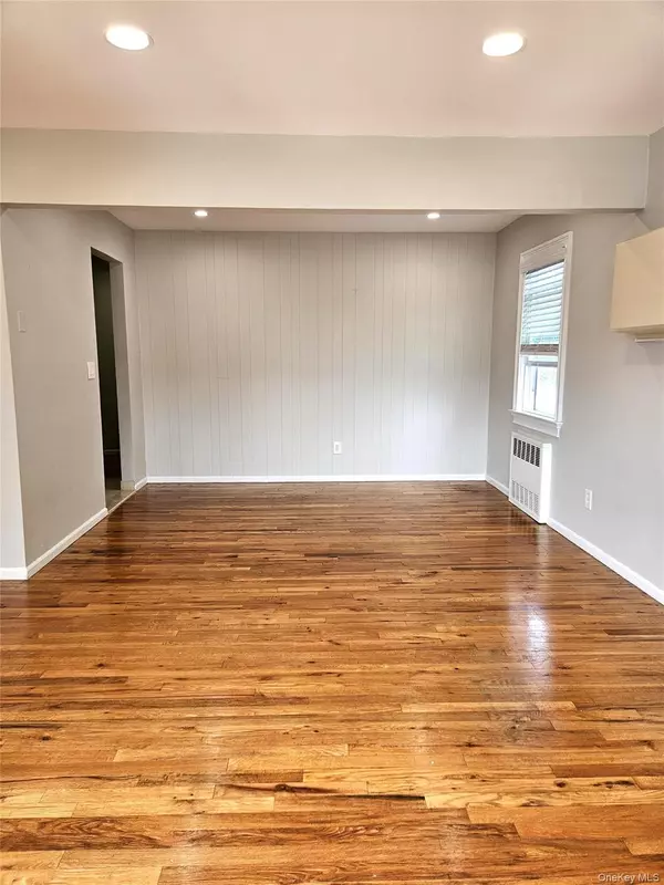 East Rockaway, NY 11518,21 5th AVE #1st Floor