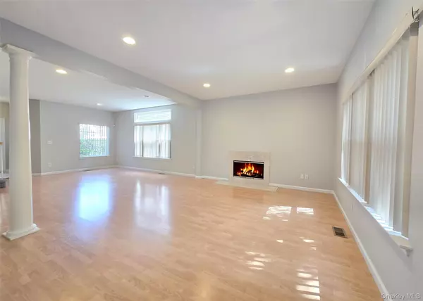 South Setauket, NY 11720,19 Sunflower Ridge RD