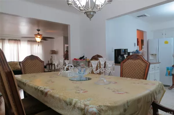 Valley Stream, NY 11580,1550 Debra PL