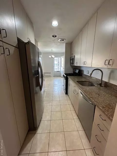 Long Beach, NY 11561,666 Shore Rd #3A