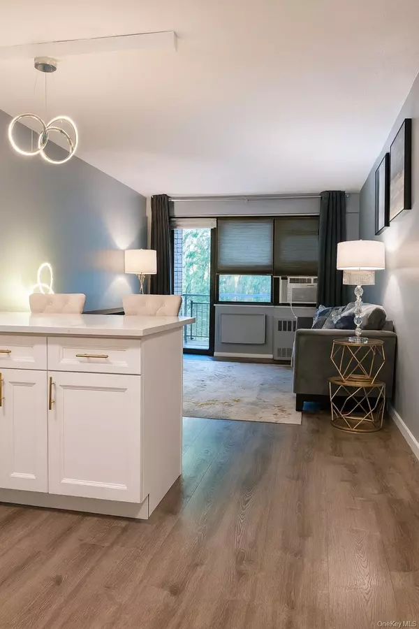 White Plains, NY 10603,155 Ferris AVE #1E