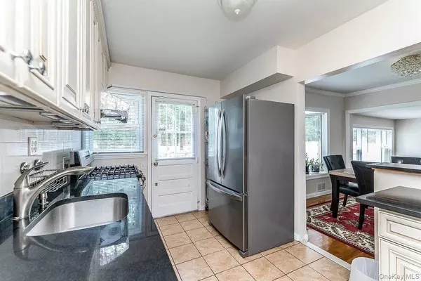 Bayside, NY 11364,64-64 Bell BLVD